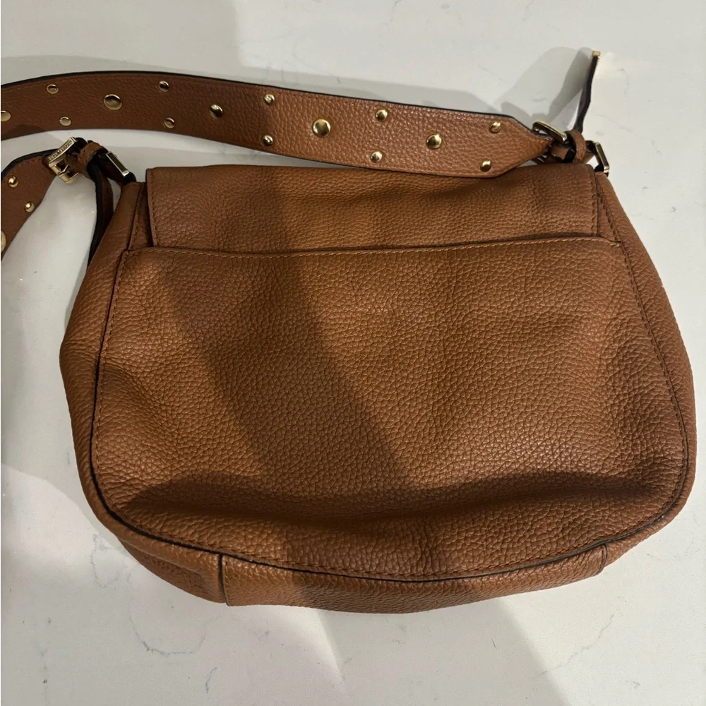 Michael Kors Tan Crossbody Bag with Gold Accents - Picture 4 of 8